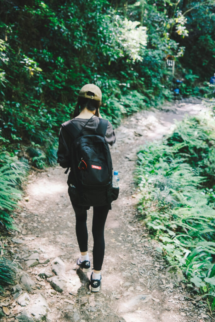 高尾山登山道序盤の彼女