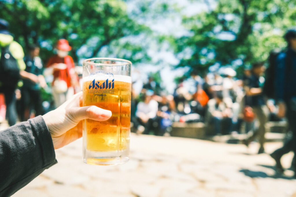 高尾山山頂で飲むビール